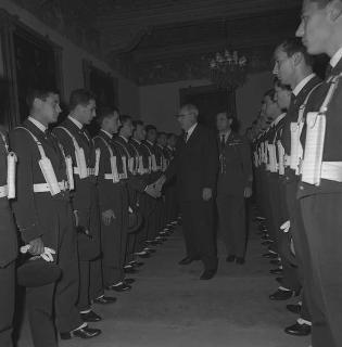 Allievi ufficiali dell'Aeronautica di Pozzuoli in visita di omaggio al Presidente della Repubblica Giuseppe Saragat a Castelporziano