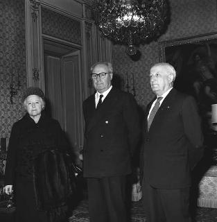 Il Presidente della Repubblica Giuseppe Saragat con Luigi Fornengo e la signora Fornengo