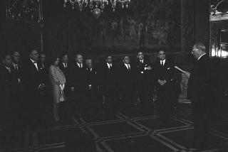 Il Presidente della Repubblica Giuseppe Saragat riceve in udienza Luigi Barzini, Presidente dell'Associazione stampa romana, con il Consiglio direttivo, i componenti la giuria dell'VIII Premio giornalistico internazionale "Città di Roma" ed i vincitori