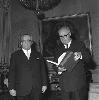 Il Presidente della Repubblica Giuseppe Saragat riceve in udienza Giuseppe Giaroli, Presidente del Monte di credito su pegno di Milano