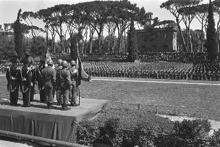 Intervento del Presidente della Repubblica Giuseppe Saragat  al giuramento collettivo di reclute delle tre Forze Armate Roma, Piazza di Siena