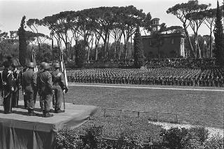 Intervento del Presidente della Repubblica Giuseppe Saragat  al giuramento collettivo di reclute delle tre Forze Armate Roma, Piazza di Siena