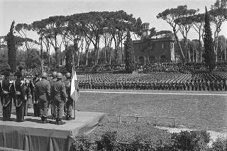 Intervento del Presidente della Repubblica Giuseppe Saragat  al giuramento collettivo di reclute delle tre Forze Armate Roma, Piazza di Siena