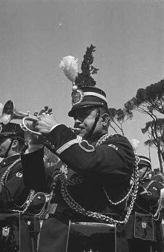 Intervento del Presidente della Repubblica Giuseppe Saragat  al giuramento collettivo di reclute delle tre Forze Armate Roma, Piazza di Siena