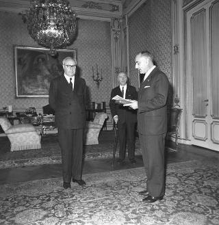Il Presidente della Repubblica Giuseppe Saragat riceve in udienza Giovanni Zaccaria, commissario straordinario dell'Istituto studi europei "Alcide De Gasperi", con una delegazione di docenti italiani e rettori di istituti universitari dei Paesi europei