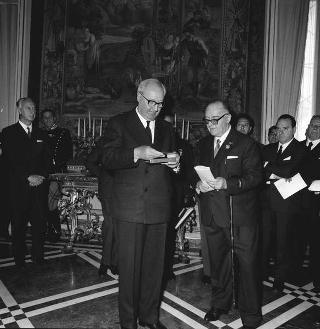 Udienza con il Presidente della Repubblica Giuseppe Saragat di Pietro Ricci, Presidente dell'Associazione nazionale dei mutilati ed invalidi di guerra, con i rappresentanti della Federazione mondiale ex combattenti ed il Comitato centrale dell'Associazione