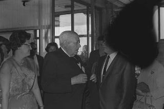 Visita del Presidente Saragat alla Fondazione "Giuseppina Saragat" con Luigi Antonini e un gruppo di sindacalisti italo-americani. Anzio (Roma)