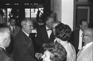 Visita del Presidente Saragat alla Fondazione "Giuseppina Saragat" con Luigi Antonini e un gruppo di sindacalisti italo-americani. Anzio (Roma)