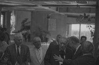 Visita del Presidente Saragat alla Fondazione "Giuseppina Saragat" con Luigi Antonini e un gruppo di sindacalisti italo-americani. Anzio (Roma)