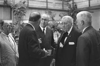 Visita del Presidente Saragat alla Fondazione "Giuseppina Saragat" con Luigi Antonini e un gruppo di sindacalisti italo-americani. Anzio (Roma)