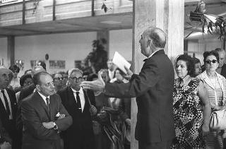 Visita del Presidente Saragat alla Fondazione "Giuseppina Saragat" con Luigi Antonini e un gruppo di sindacalisti italo-americani. Anzio (Roma)