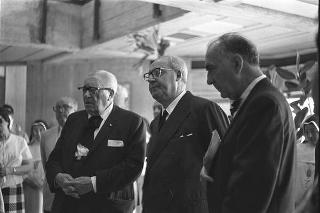 Visita del Presidente Saragat alla Fondazione "Giuseppina Saragat" con Luigi Antonini e un gruppo di sindacalisti italo-americani. Anzio (Roma)