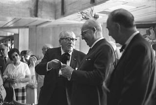 Visita del Presidente Saragat alla Fondazione "Giuseppina Saragat" con Luigi Antonini e un gruppo di sindacalisti italo-americani. Anzio (Roma)