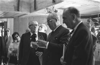 Visita del Presidente Saragat alla Fondazione "Giuseppina Saragat" con Luigi Antonini e un gruppo di sindacalisti italo-americani. Anzio (Roma)