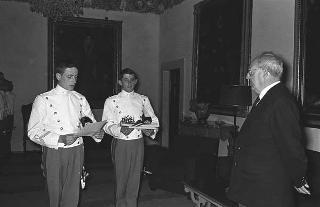Visita di omaggio al Presidente della Repubblica Giuseppe Saragat a Castelporziano da parte degli allievi dell'Accademia di Modena