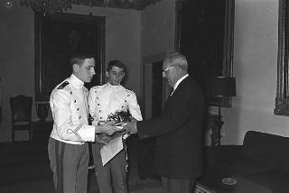 Visita di omaggio al Presidente della Repubblica Giuseppe Saragat a Castelporziano da parte degli allievi dell'Accademia di Modena