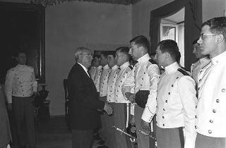 Visita di omaggio al Presidente della Repubblica Giuseppe Saragat a Castelporziano da parte degli allievi dell'Accademia di Modena