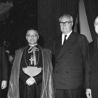 Il Presidente della Repubblica Giuseppe Saragat sua Eccellenza Mons. Ugo Poletti, nuovo arcivescovo di Spoleto per il giuramento di rito