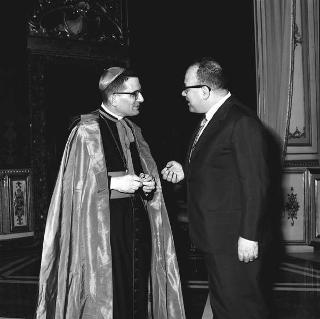 Il Presidente della Repubblica Giuseppe Saragat sua Eccellenza Mons. Francesco Loris Capovilla, nuovo arcivescovo di Chieti per il giuramento di rito