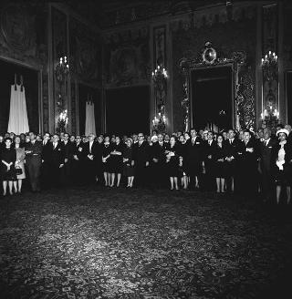 Achille Corona, Ministro del turismo e spettacolo, con Gaetano Turilli, Presidente della Federazione delle associazioni italiane alberghi e turismo e una delegazione della Federazione