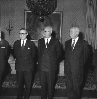 Jean Rey, Presidente della Commissione delle Comunità economiche europee, con il Ministro degli esteri Amintore Fanfani, gli ambasciatori Guido Colonna di Paliano e Giorgio Bombassei, Edoardo Martino e il prof. Levi Sandri Lionello