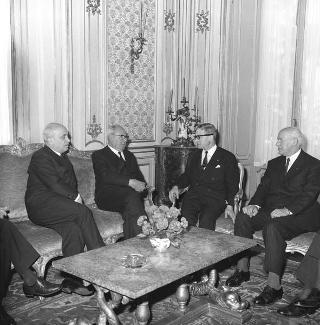 Jean Rey, Presidente della Commissione delle Comunità economiche europee, con il Ministro degli esteri Amintore Fanfani, gli ambasciatori Guido Colonna di Paliano e Giorgio Bombassei, Edoardo Martino e il prof. Levi Sandri Lionello