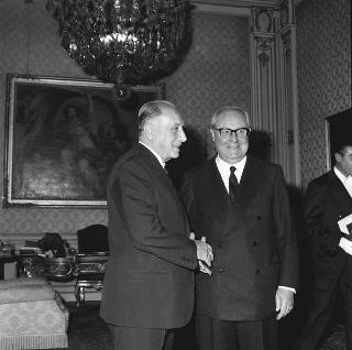 Piero Bargellini, per ricevere l'insegna di Cavaliere di Gran Croce
