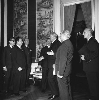 Sen. Giacinto Bosco, Ministro del lavoro e della previdenza sociale, con i funzionari dei servizi centrali e periferici degli Ispettorati del lavoro