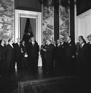 Sen. Giacinto Bosco, Ministro del lavoro e della previdenza sociale, con i funzionari dei servizi centrali e periferici degli Ispettorati del lavoro