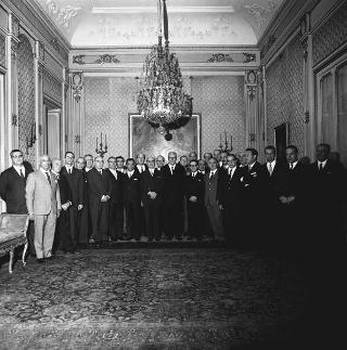 Sen. Giacinto Bosco, Ministro del lavoro e della previdenza sociale, con i funzionari dei servizi centrali e periferici degli Ispettorati del lavoro