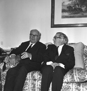 Il Presidente della Repubblica Giuseppe Saragat riceve in visita privata a Castelporziano il Ministro degli esteri di Gran Bretagna George Brown e la signora Brown, sua moglie.