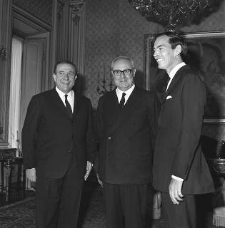 Il Presidente della Repubblica Giuseppe Saragat con il chirurgo il prof. Christian Barnard, con loro il prof. Giuseppe Giunchi