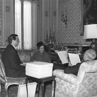 Il Presidente della Repubblica Giuseppe Saragat con la Signora Wally Toscanini e Giuseppe Ornato, direttore della RCA