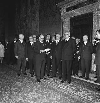 Antigono Donati, Presidente dell'Istituto di studi per lo sviluppo economico (ISVE), con i partecipanti al VI Corso dell'Istituto medesimo