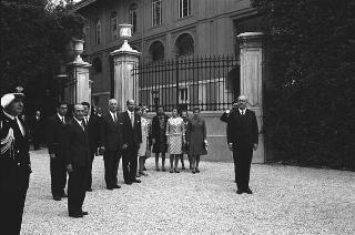 Ricevimento nei giardini del Quirinale offerto dal Presidente della Repubblica Giuseppe Saragat al Corpo Diplomatico in occasione dell'anniversario della fondazione della Repubblica