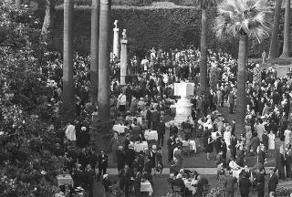 Il Presidente della Repubblica Giuseppe Saragat durante il ricevimento nei giardini del Quirinale offerto in occasione dell'anniversario della fondazione della Repubblica