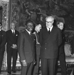 Il Presidente della Repubblica Giuseppe Saragat con Albert Bernard Bongo, Presidente della Repubblica del Gabon