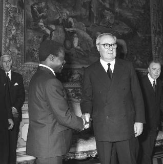 Il Presidente della Repubblica Giuseppe Saragat con Albert Bernard Bongo, Presidente della Repubblica del Gabon