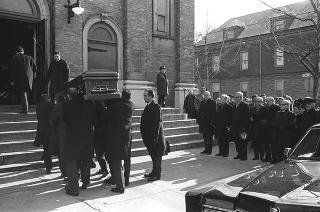 New York, Funerali di Luigi Antonini, Presidente del Consiglio italo-americano del lavoro. Corona del Presidente della Repubblica Giuseppe Saragat.