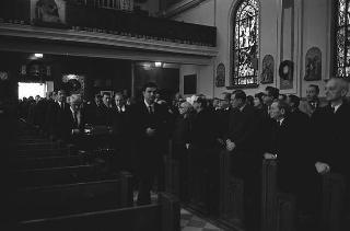 New York, Funerali di Luigi Antonini, Presidente del Consiglio italo-americano del lavoro. Corona del Presidente della Repubblica Giuseppe Saragat.