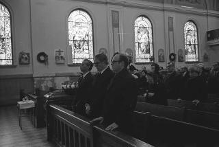 New York, Funerali di Luigi Antonini, Presidente del Consiglio italo-americano del lavoro. Corona del Presidente della Repubblica Giuseppe Saragat.