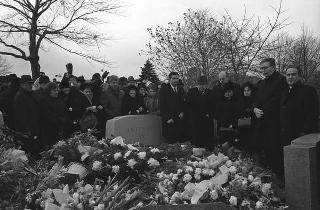 New York, Funerali di Luigi Antonini, Presidente del Consiglio italo-americano del lavoro. Corona del Presidente della Repubblica Giuseppe Saragat.