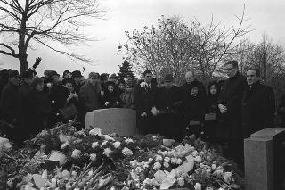New York, Funerali di Luigi Antonini, Presidente del Consiglio italo-americano del lavoro. Corona del Presidente della Repubblica Giuseppe Saragat.