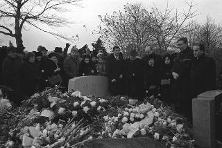 New York, Funerali di Luigi Antonini, Presidente del Consiglio italo-americano del lavoro. Corona del Presidente della Repubblica Giuseppe Saragat.