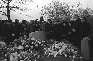 New York, Funerali di Luigi Antonini, Presidente del Consiglio italo-americano del lavoro. Corona del Presidente della Repubblica Giuseppe Saragat.