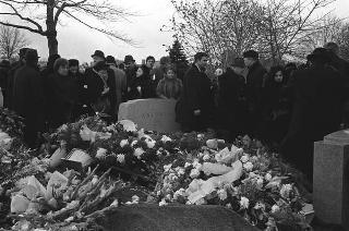 New York, Funerali di Luigi Antonini, Presidente del Consiglio italo-americano del lavoro. Corona del Presidente della Repubblica Giuseppe Saragat.