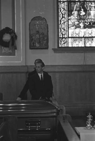 New York, Funerali di Luigi Antonini, Presidente del Consiglio italo-americano del lavoro. Corona del Presidente della Repubblica Giuseppe Saragat.
