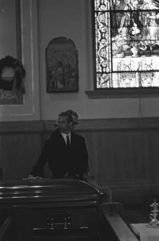 New York, Funerali di Luigi Antonini, Presidente del Consiglio italo-americano del lavoro. Corona del Presidente della Repubblica Giuseppe Saragat.