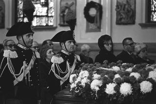 New York, Funerali di Luigi Antonini, Presidente del Consiglio italo-americano del lavoro. Corona del Presidente della Repubblica Giuseppe Saragat.