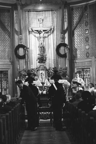 New York, Funerali di Luigi Antonini, Presidente del Consiglio italo-americano del lavoro. Corona del Presidente della Repubblica Giuseppe Saragat.
